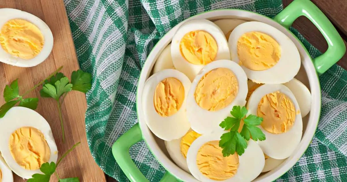 A plate of boiled eggs