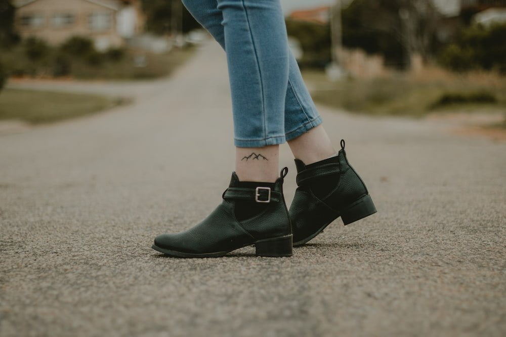 Ultimate Guide: Shoes to Wear with Jeans for Women (2023)